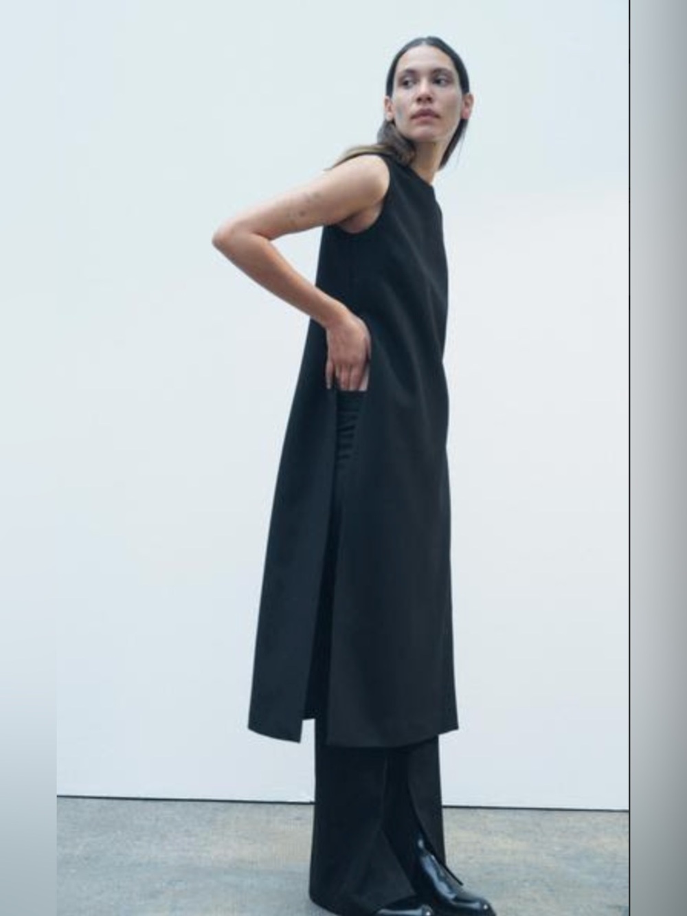 Minimal Sleeveless Black Midi Vest